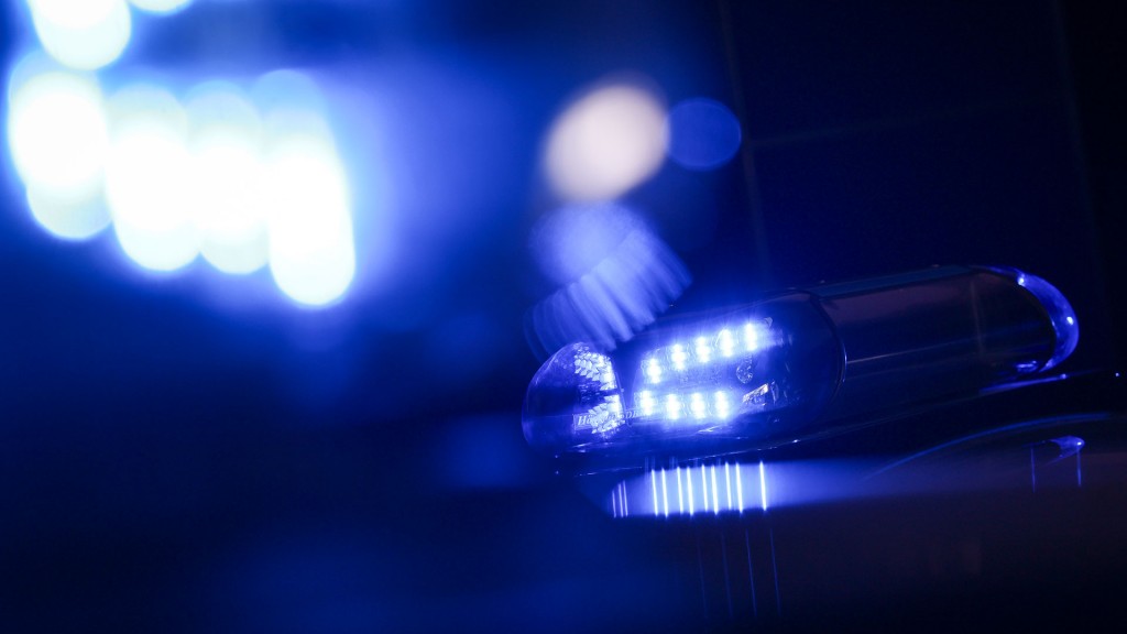 Ein Blaulicht an einem Einsatzfahrzeug der Polizei