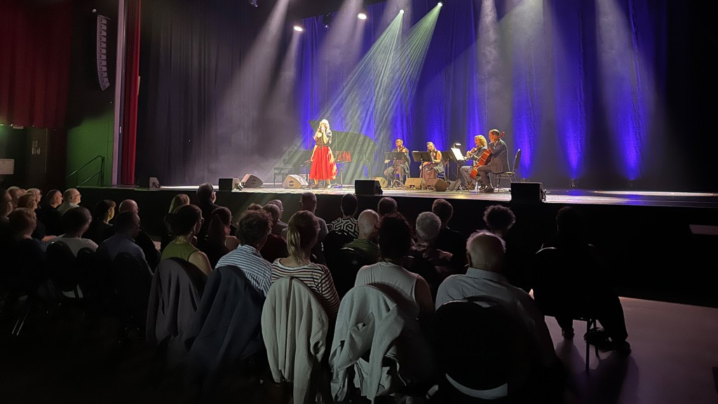 Anna Depenbusch und das Kaiser Quartett