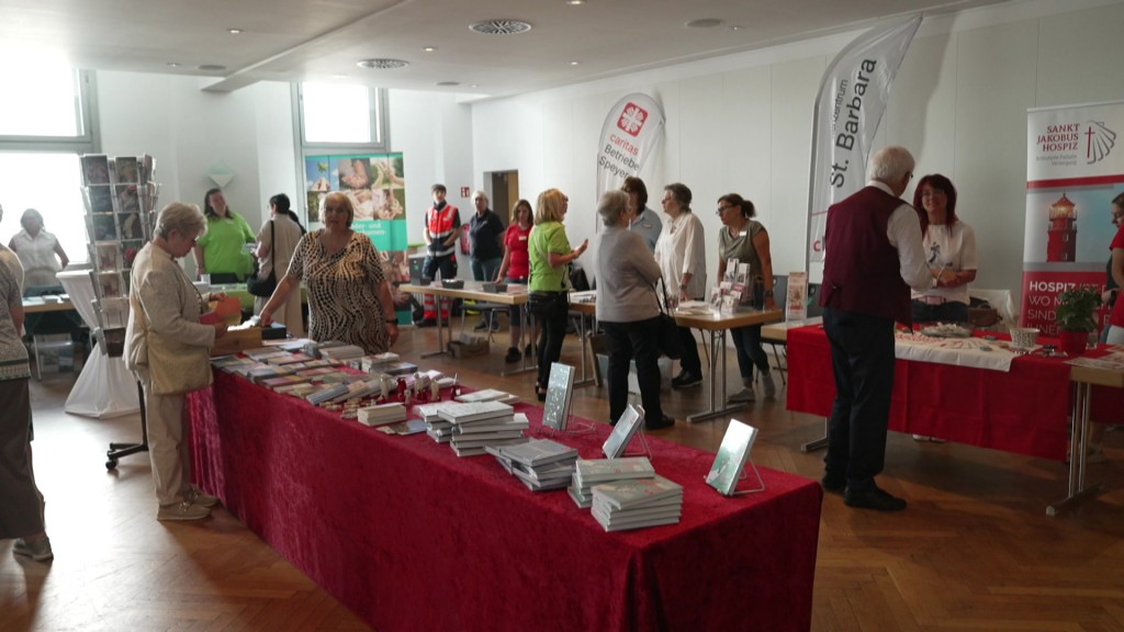 Foto: Menschen bei den Hospiztagen