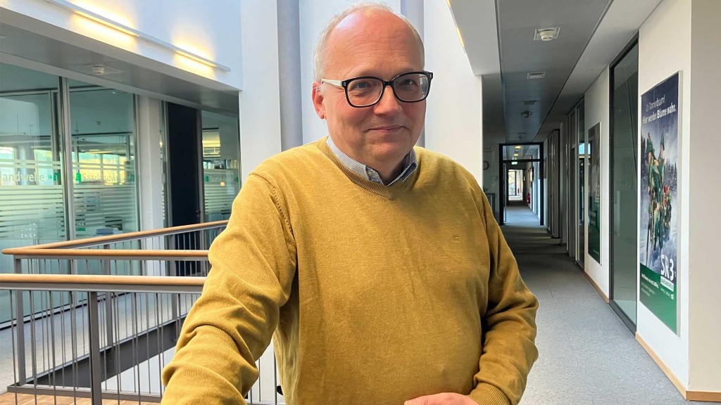 Politikwissenschaftler Dirk van den Boom im SR-Studio
