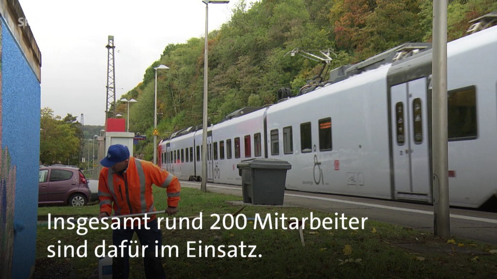 Foto: Ein Handwerker arbeitet am Bahnhof