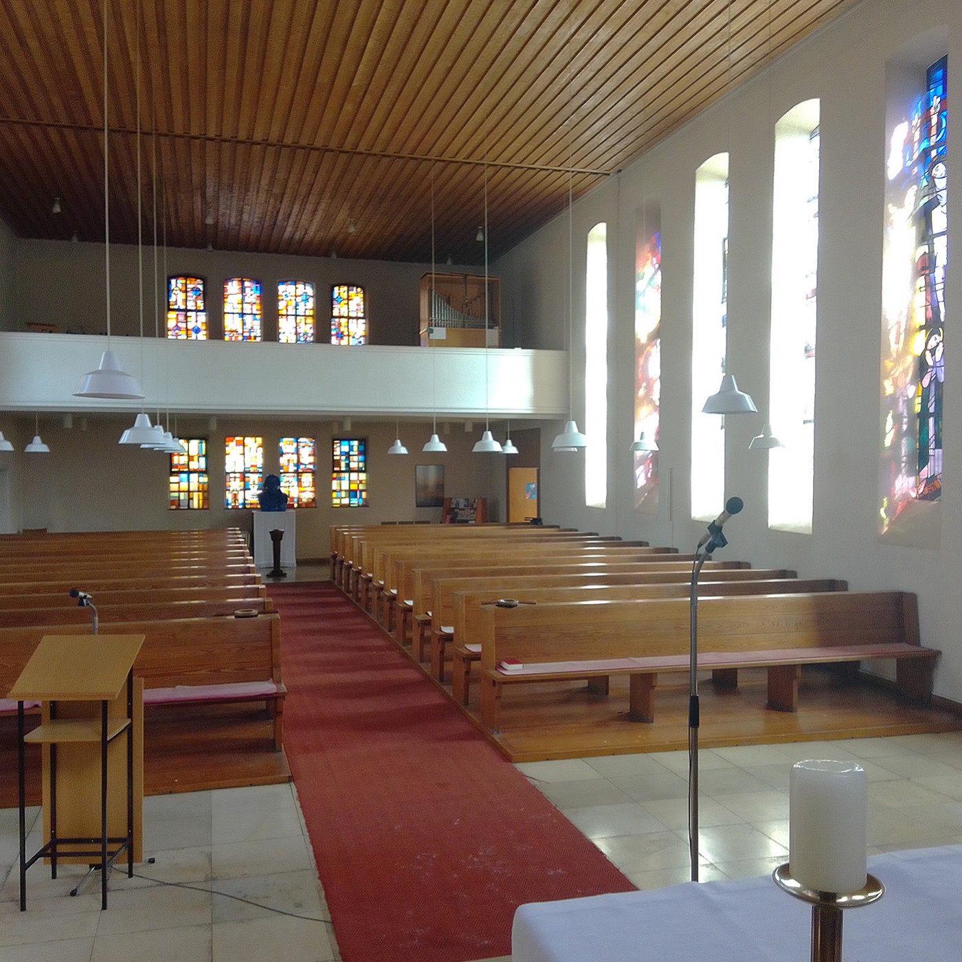 Leere Bänke. Leere Kassen. Leerer Beton.