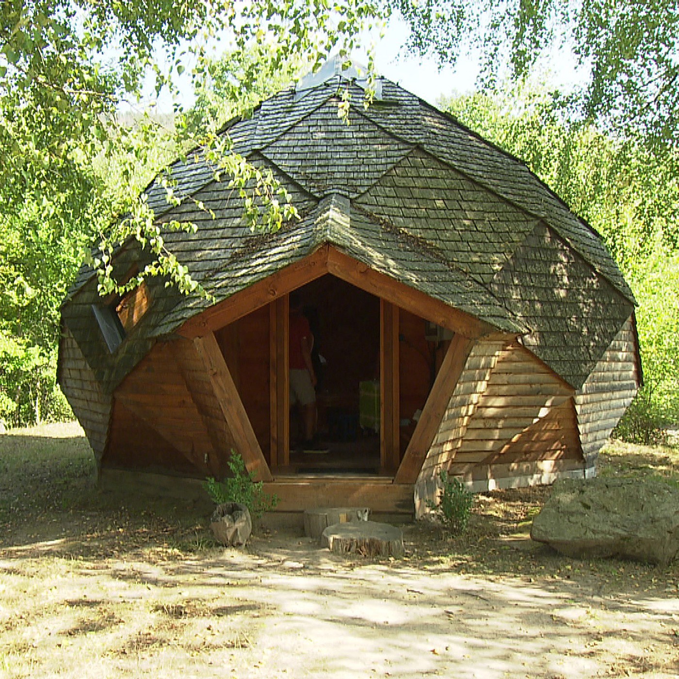 Baumhäuser, Jurten und Schlösser