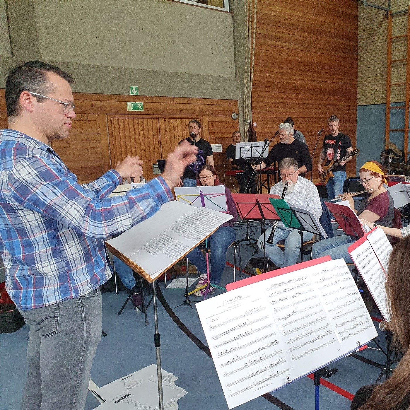 Please Hold the Line – Bitte dranbleiben!